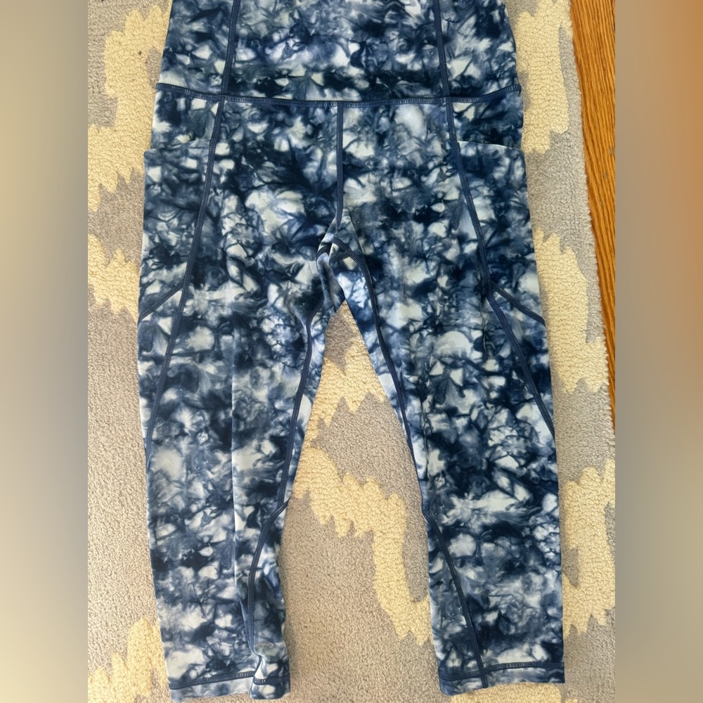 Athleta Blue Tie Dye Salutation Crop Leggings Powervita Soft Activewear Yoga M